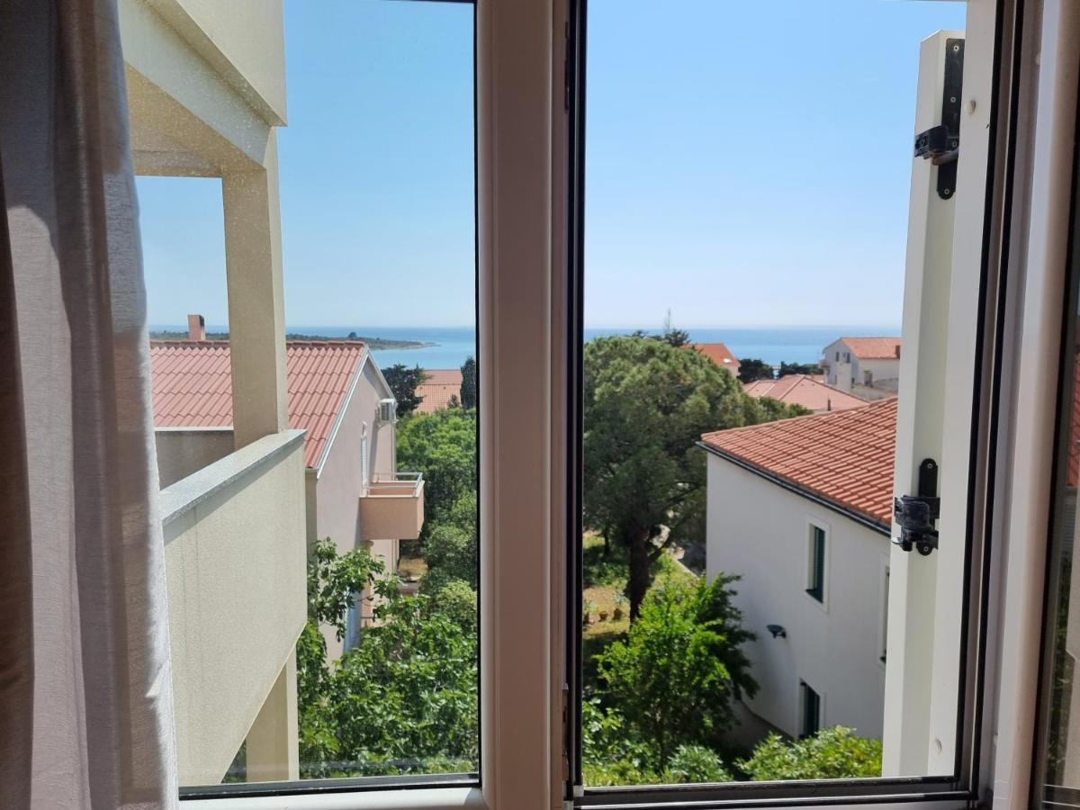Apartment Wallot Novalja Exterior photo