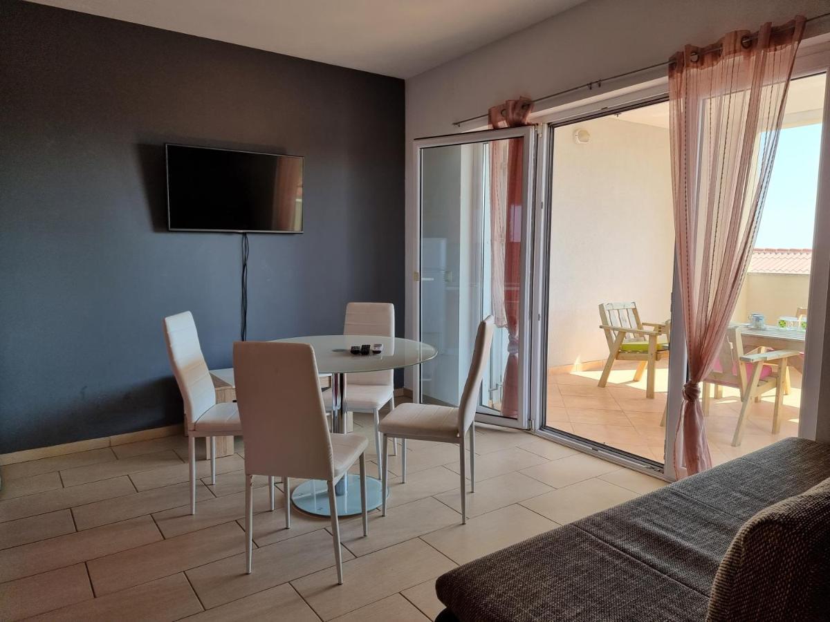 Apartment Wallot Novalja Exterior photo